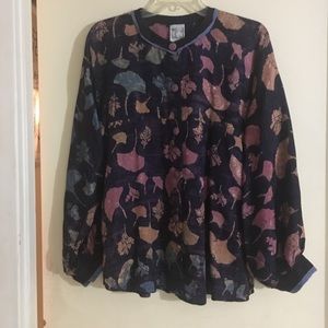 Globe Trotter Floral Blouse Size Medium.